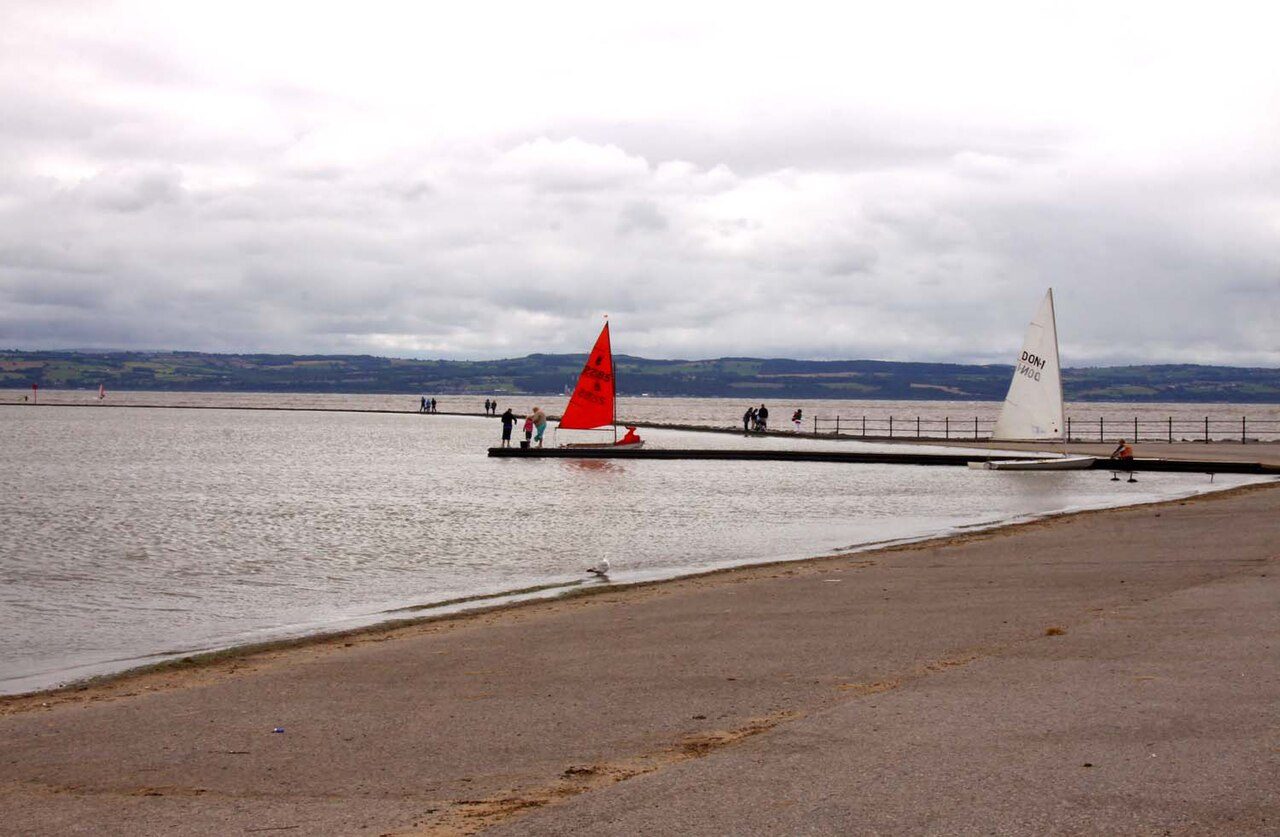 Sailing dinghies on West Kirby Marine Lake