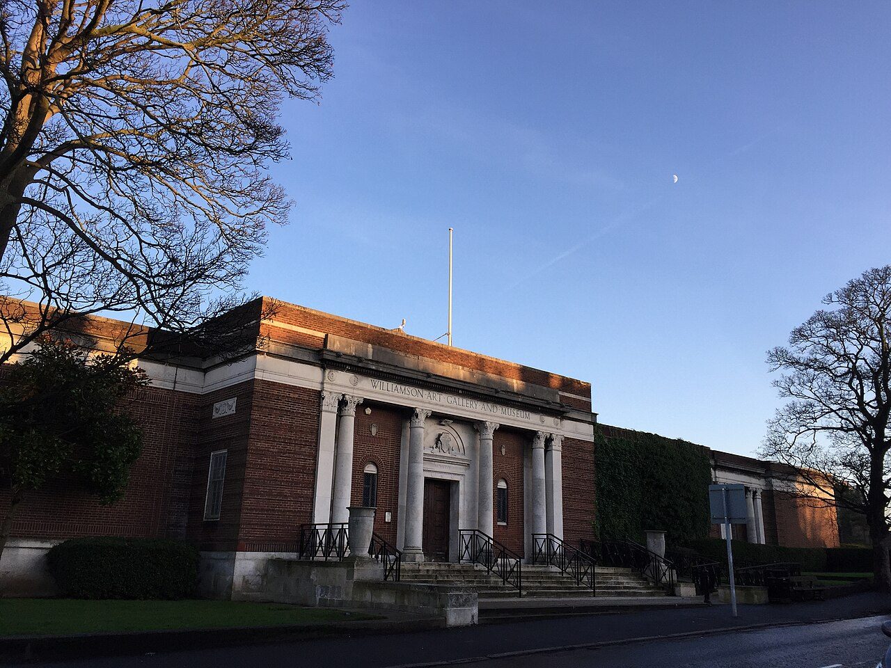 The front of the Williamson Art Gallery and Museum on Slatey Road, Birkenhead