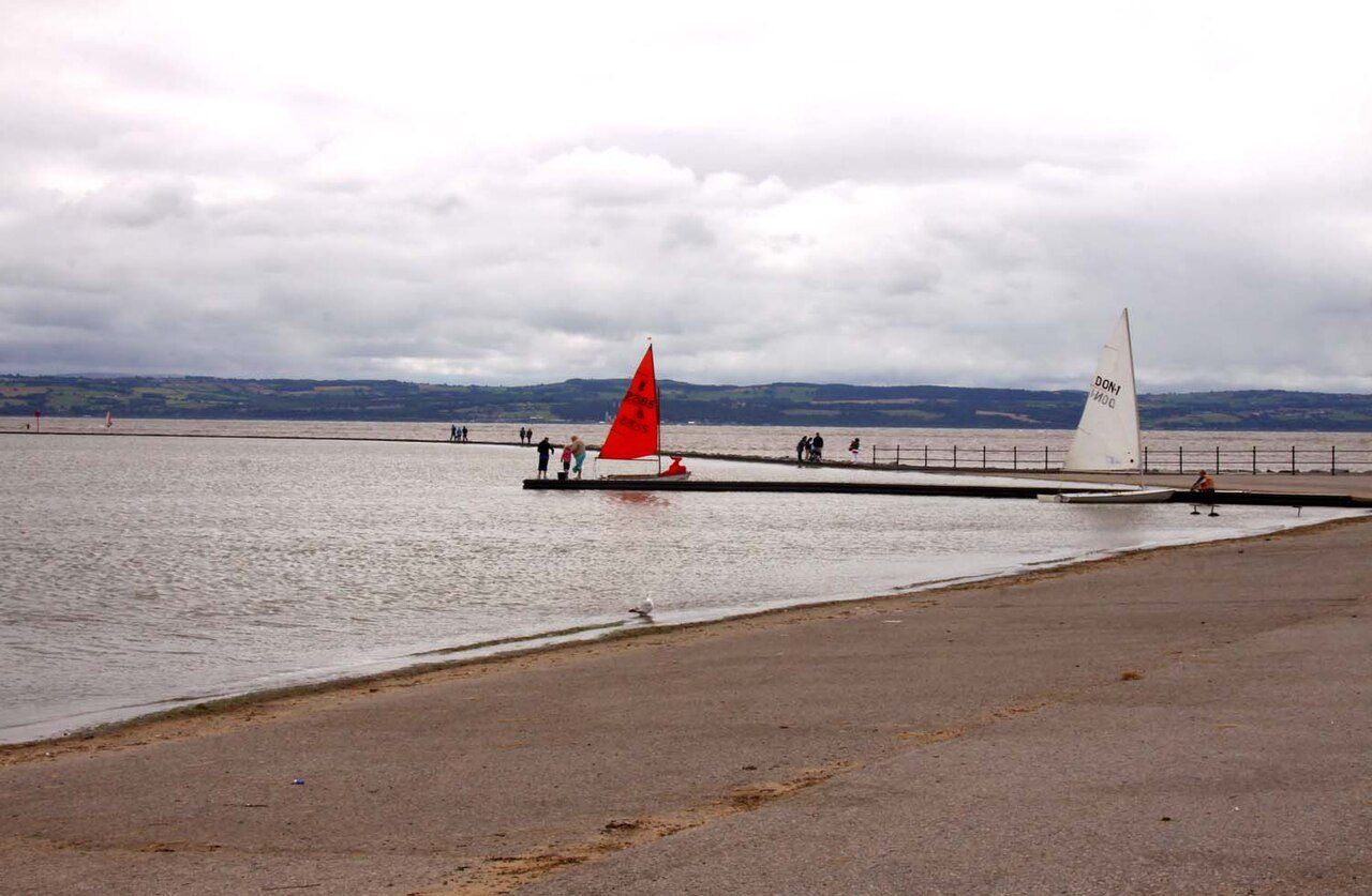 Sailing dinghies on West Kirby Marine Lake